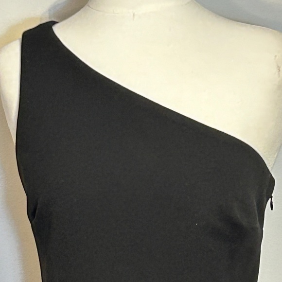 Black one shoulder cocktail dress NWT size 6 - Picture 3 of 12